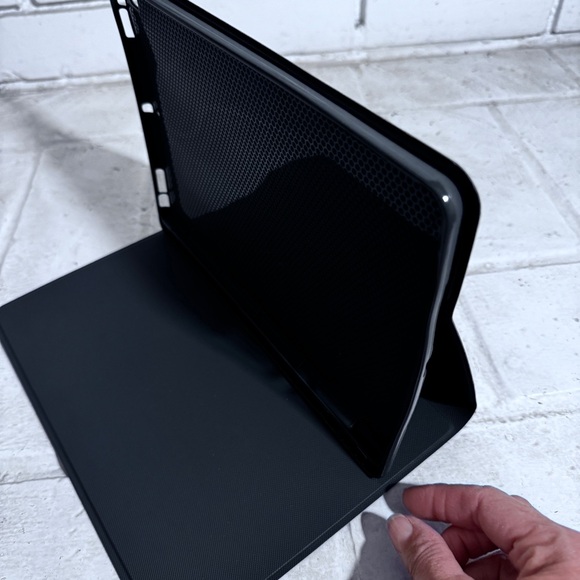 iPad case, Gothic rose sugar skulls, red, black and green - Picture 5 of 8